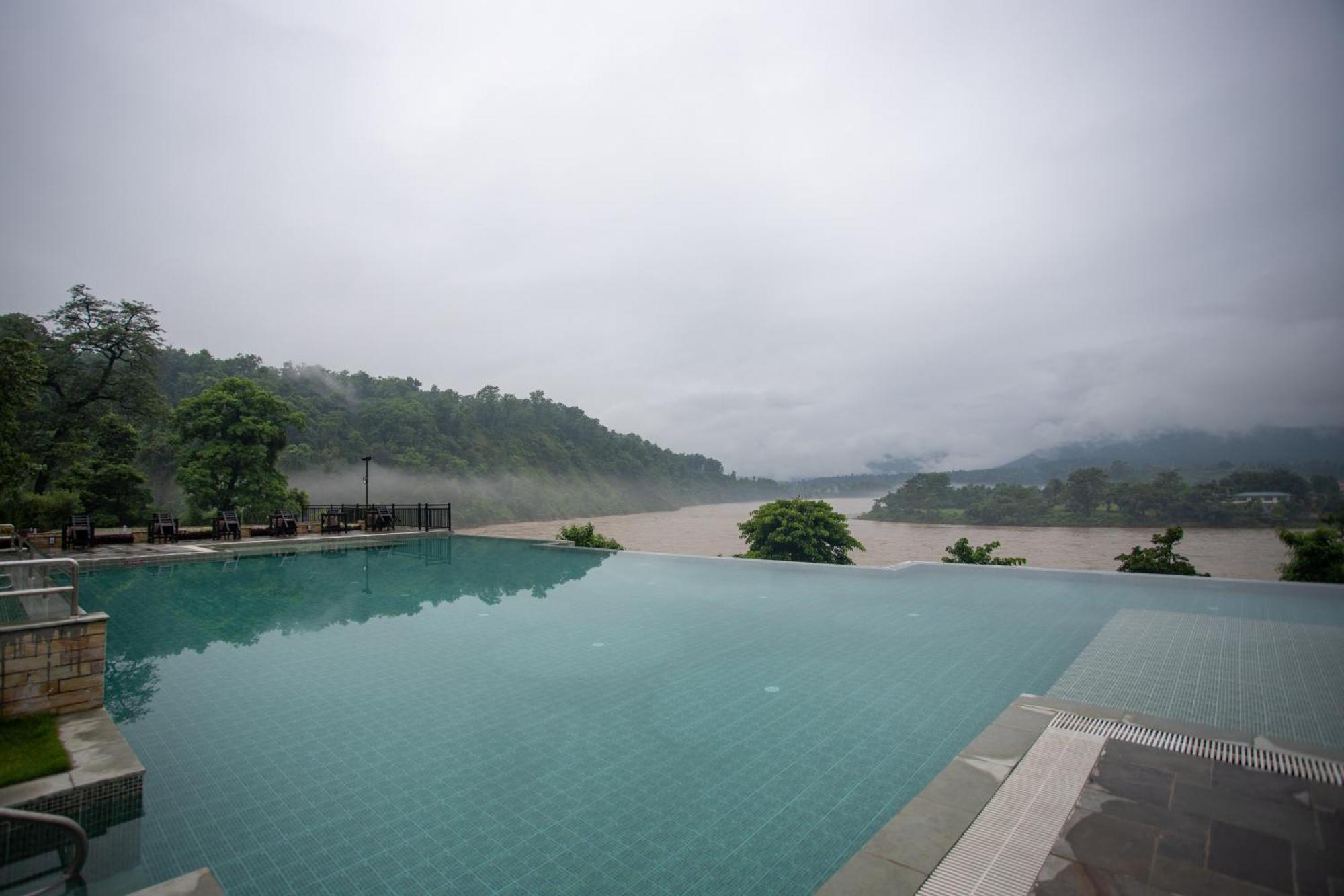 Regenta Resort & Spa By Riverside, Chitwan Exterior foto