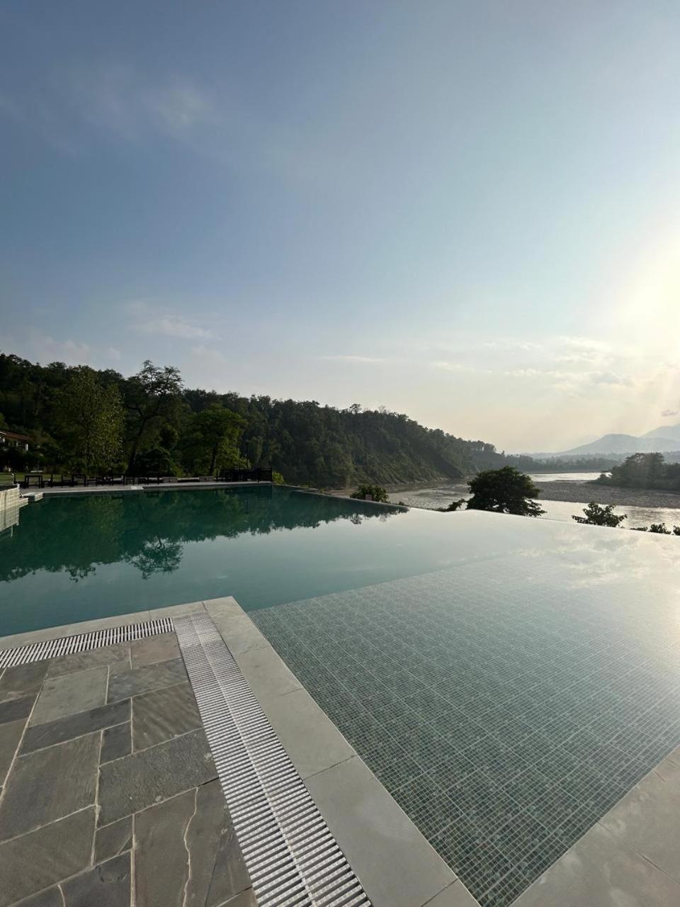 Regenta Resort & Spa By Riverside, Chitwan Exterior foto