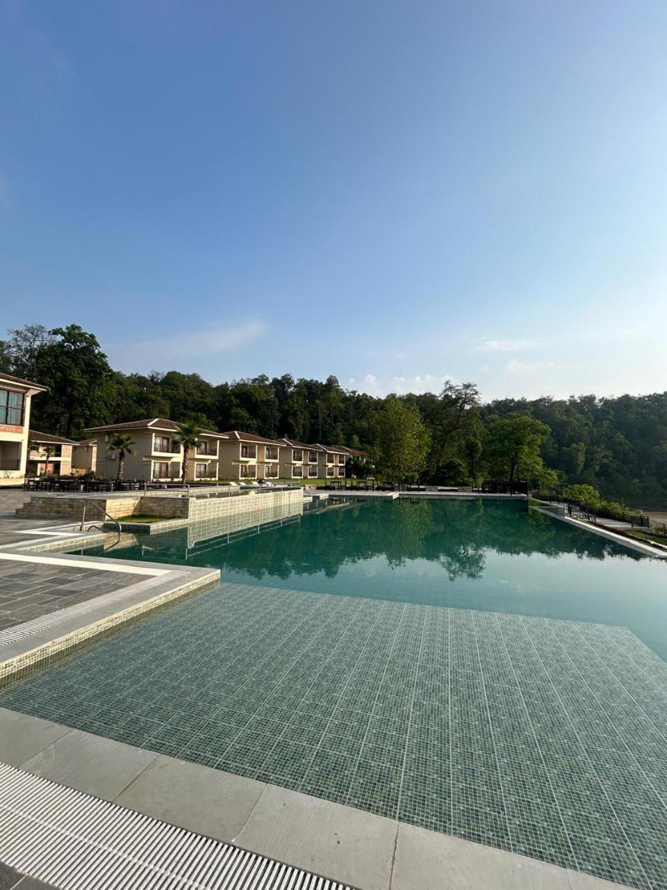 Regenta Resort & Spa By Riverside, Chitwan Exterior foto
