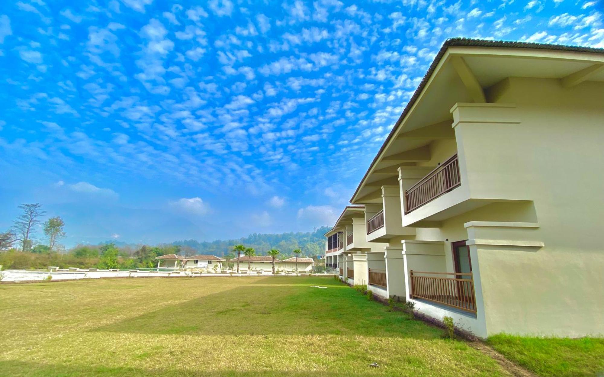 Regenta Resort & Spa By Riverside, Chitwan Exterior foto
