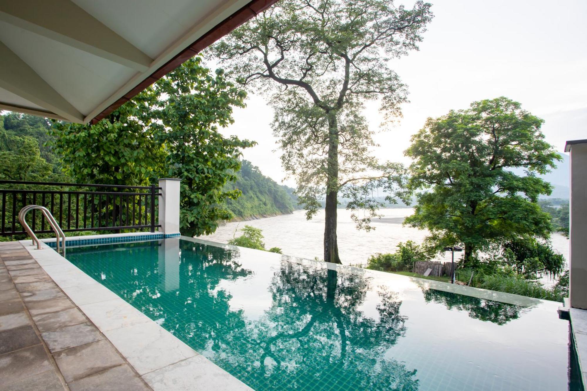 Regenta Resort & Spa By Riverside, Chitwan Exterior foto
