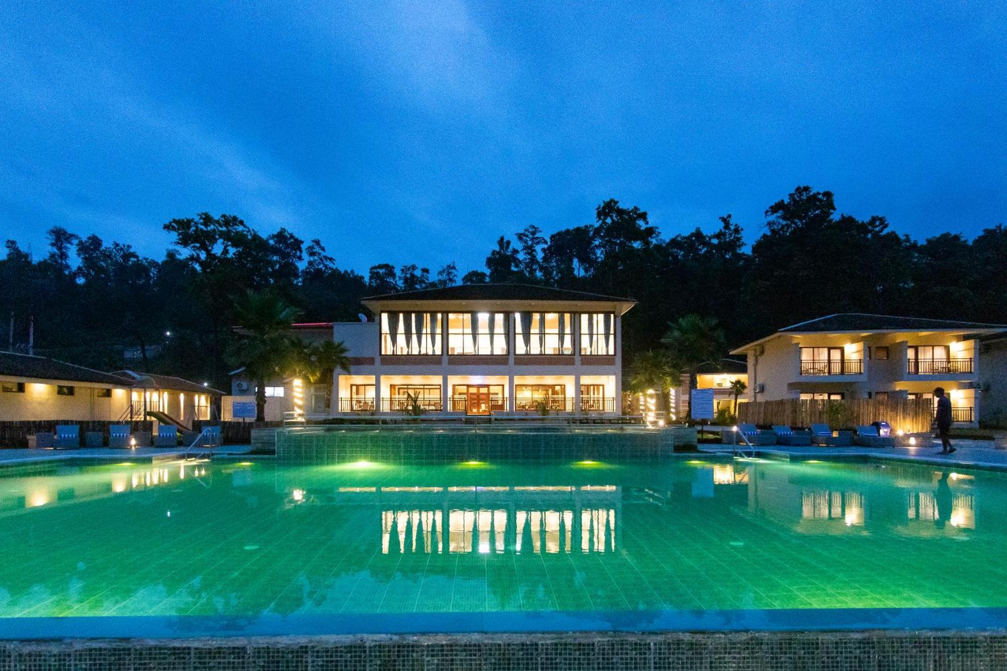 Regenta Resort & Spa By Riverside, Chitwan Exterior foto